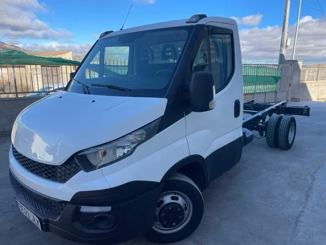 IVECO Daily Chasis Cabina